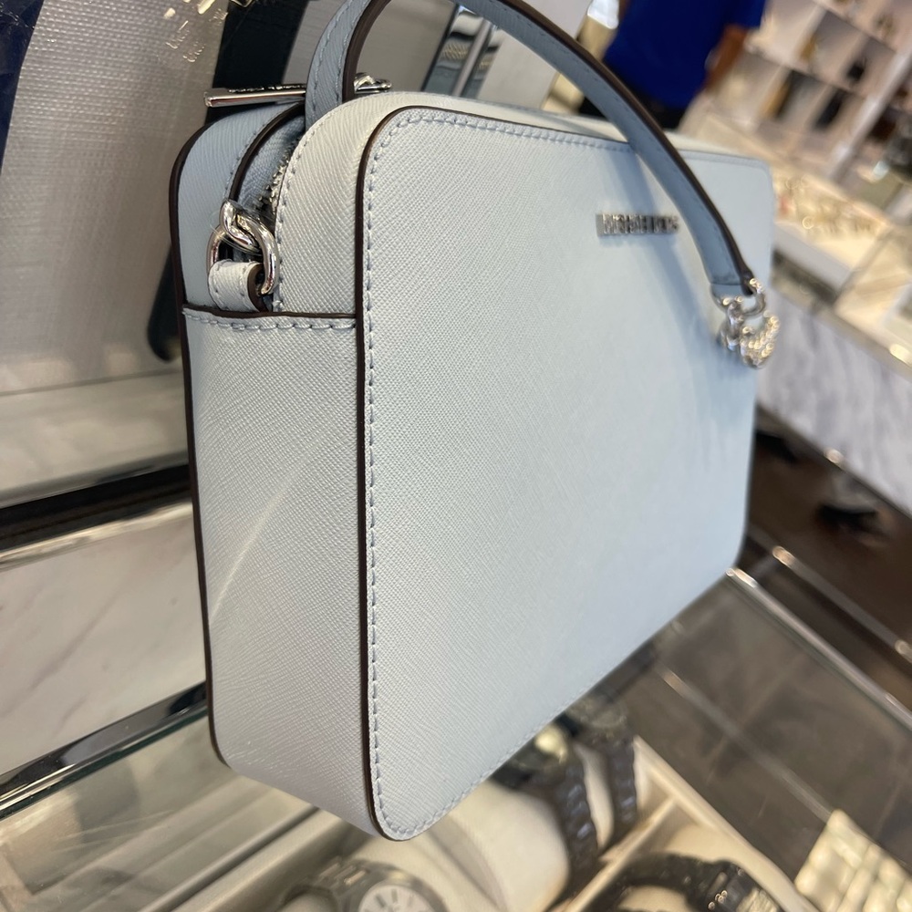 MICHAEL KORS Jet Set Large Saffiano Leather EW Crossbody Bag
Pale Ocean
NWT - Picture 7 of 12